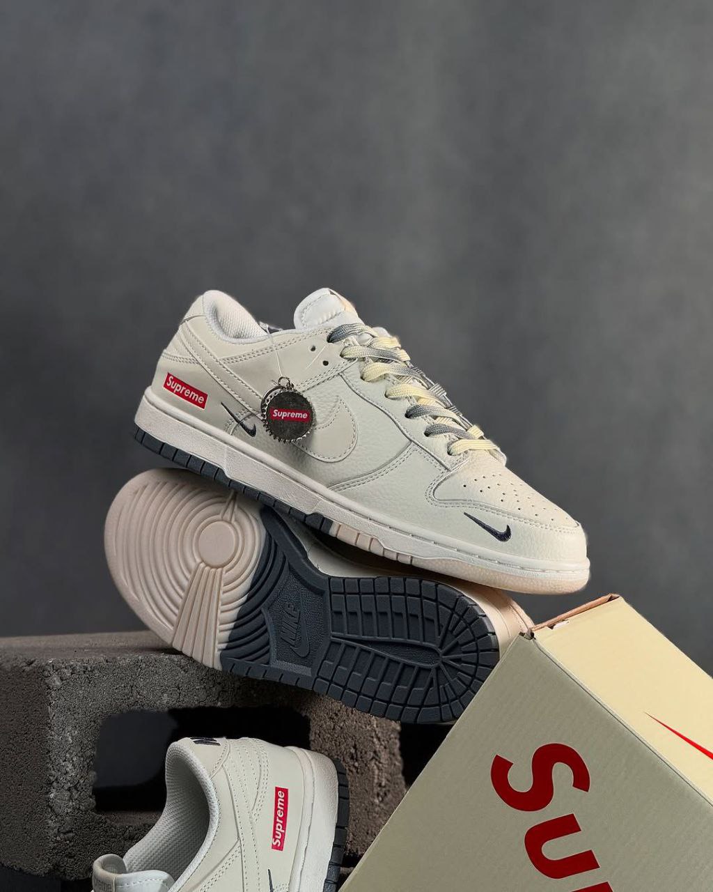 Nike Sb Dunk X Supreme White Grey Double Color Sole Sneaker For Men's