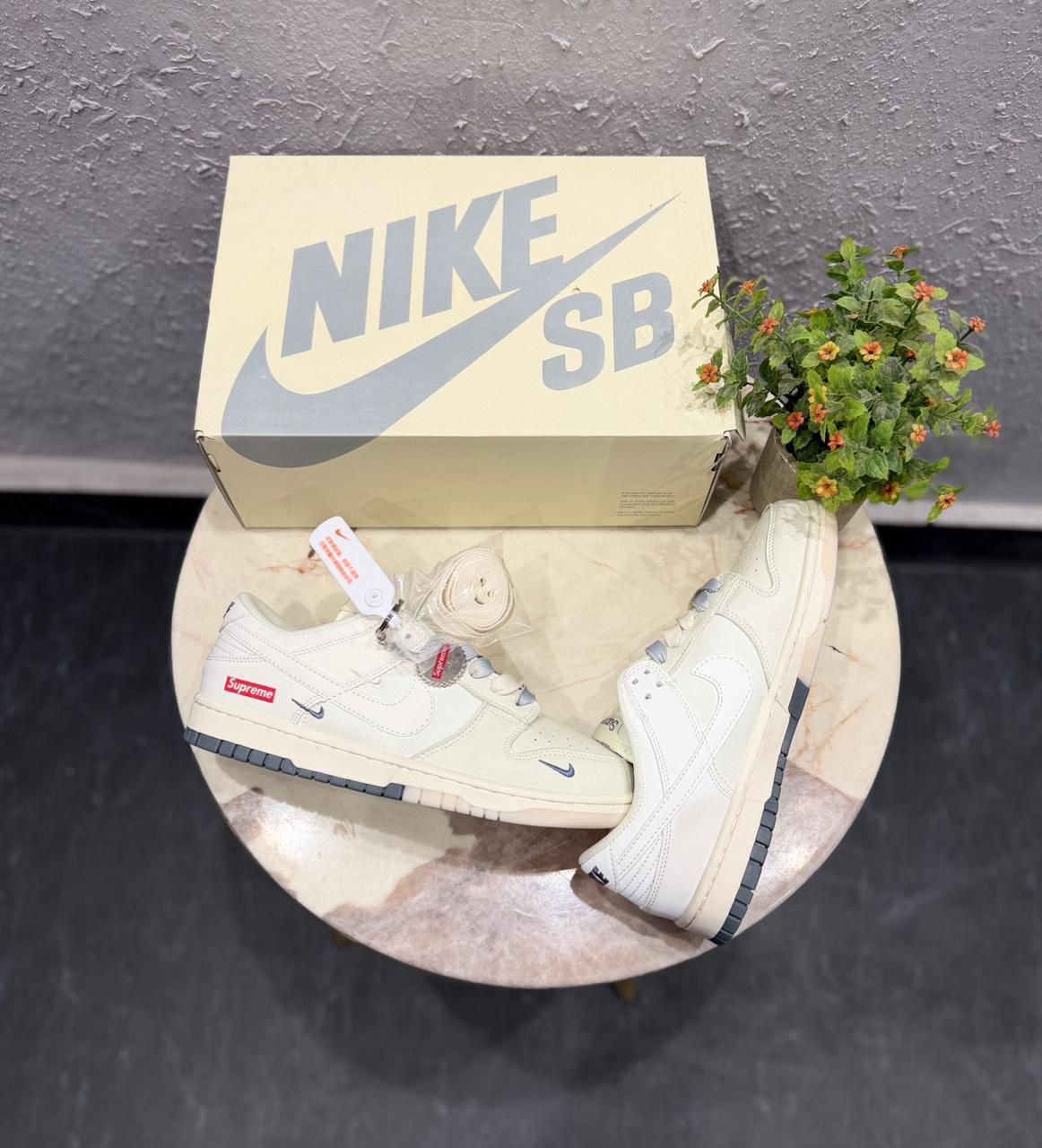 Nike Sb Dunk X Supreme White Grey Double Color Sole Sneaker For Men's