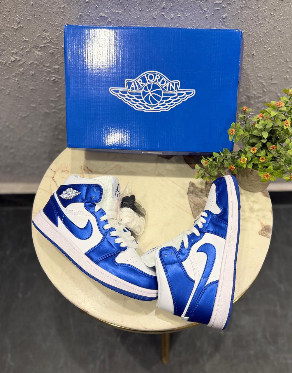 Nike Air Jordans Retro 1 Mid Royal Sneaker for Men's