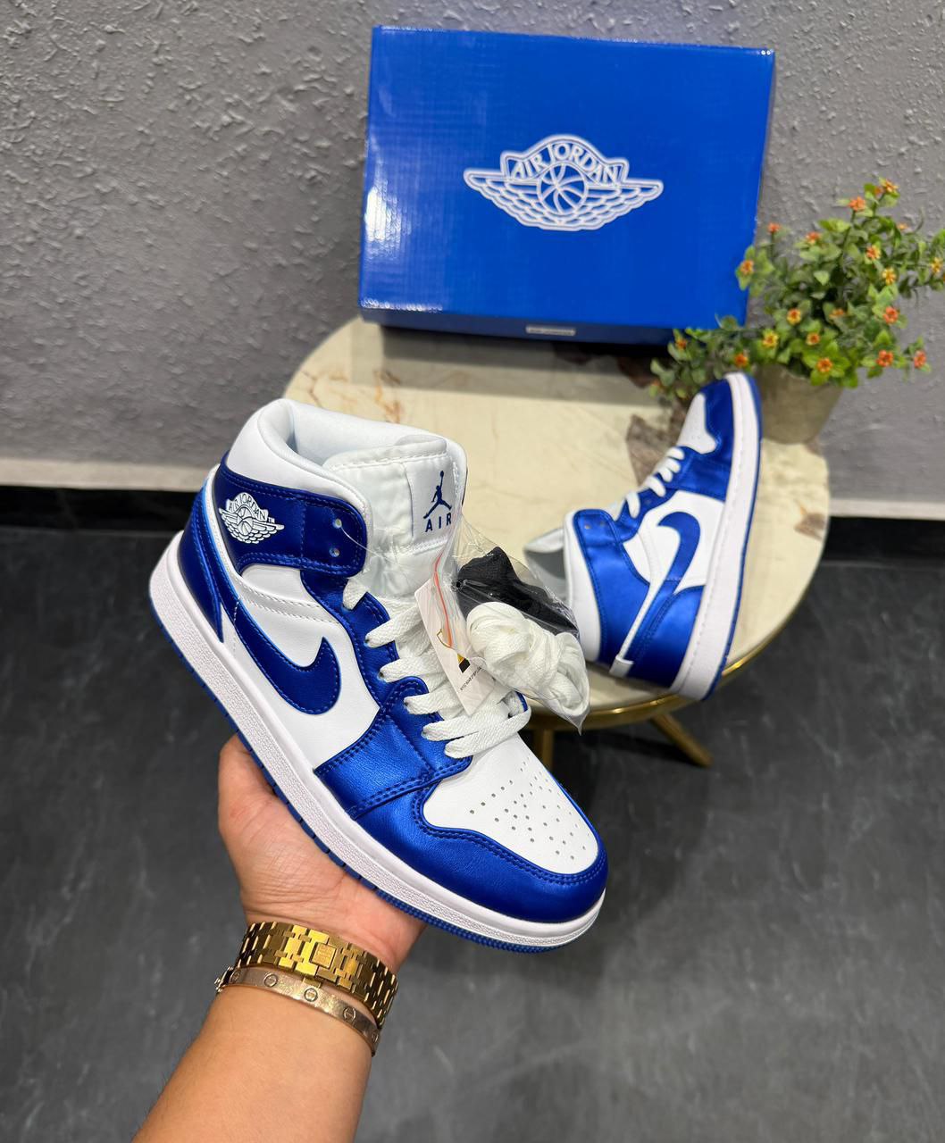 Nike Air Jordans Retro 1 Mid Royal Sneaker for Men's
