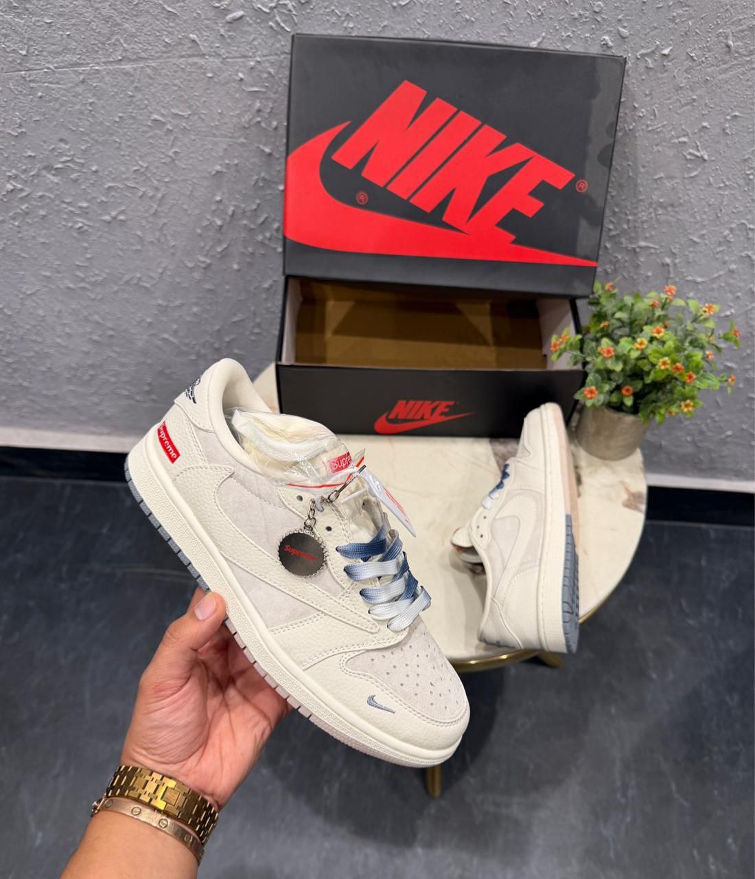 Air Jordans Retro 1 Low Reverse X Supreme Keychain Sneaker